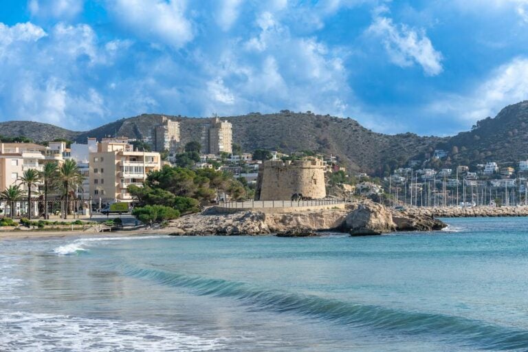 Teulada-Moraira, Marina Alta - pueblo exclusivo para jubilados europeos donde un seguro de decesos con prima nivelada es esencial
