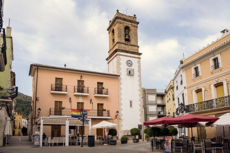 Seguro de decesos en Orba con prima nivelada. Protección total, sin esperas. Pueblo rural aislado, coordinación profesional. Consulta gratis.