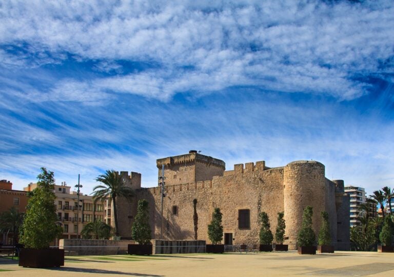 contratar un seguro de decesos en elche con un asesor